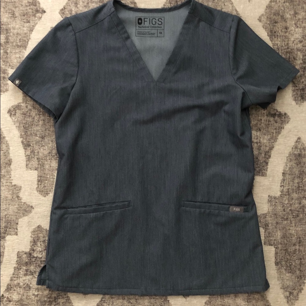 FIGS Casma 3-Pocket Scrub Top